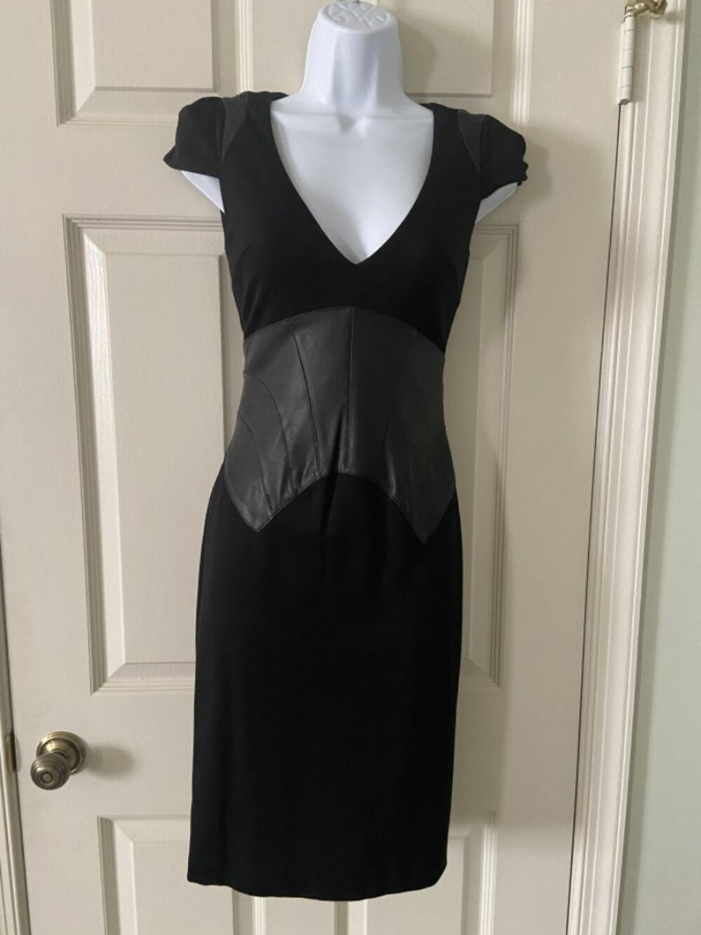 bebe Black Leather-Look Corset Waist Cap Sleeve Sheath Dress Back Zip Size 00